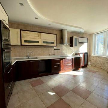 Продам квартиру по вул. Шептицького 10, метро Лівобережна