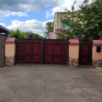 Сучасний будинок на Веретенівці