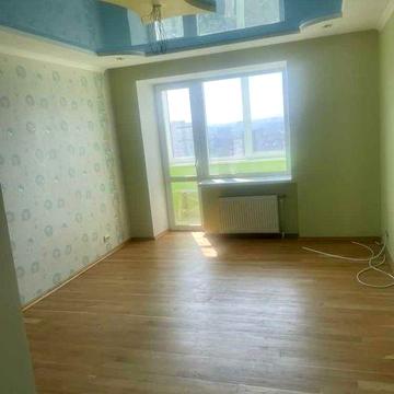 Велика і простора 3к на проспекті, виставка, середній поверх і якісний