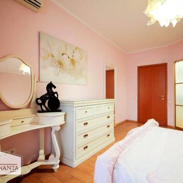 Продаж 3к Квартира Маршала Говорова вулиця