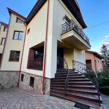 Продаж будинку по вул. Березова, елітний, тихий район, ділянка 10 сот