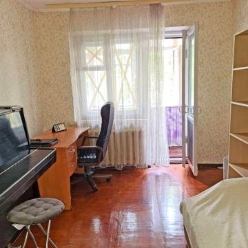 Продаж 2 кімн.кв., кімнати окремо, метро поруч!