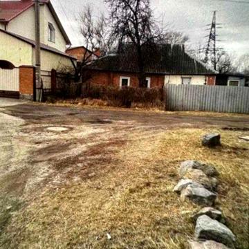 Будинок з землею