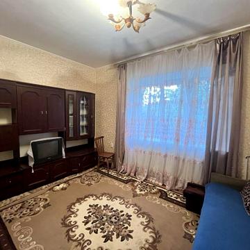 Продаж двокімнатної квартири в центрі міста.
