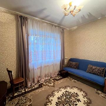 Продаж двокімнатної квартири в центрі міста.
