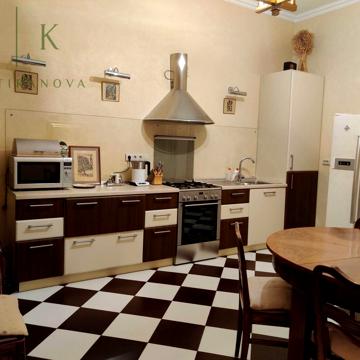 Коновальця Є., 75