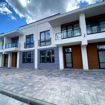 Продаж Таунхауса з всіма чорновими роботами
