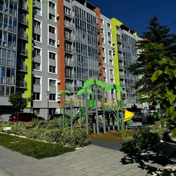 Угорська вул., 14
