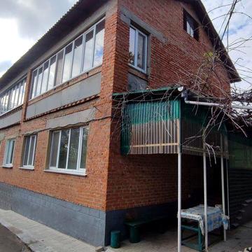 Продам пів будинку на 2 поверхи