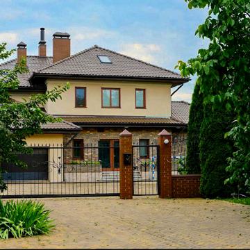 Івана Франка вул., 1