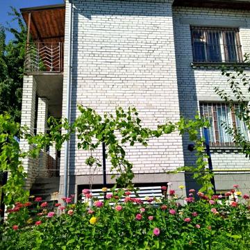 Продам будинок з гаражем біля м.Шептицький (Червоноград).