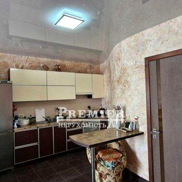 У продажу сучасний будинок на Новому Бугові