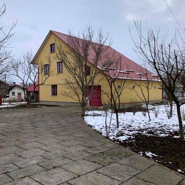 Оренда будинку біля соснового лісу