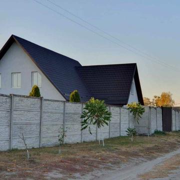 Продаю дом современный постройки г.Мерефа рядом лес ,река.