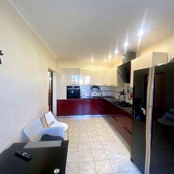 Продаж 3к Дім Лабораторна вулиця