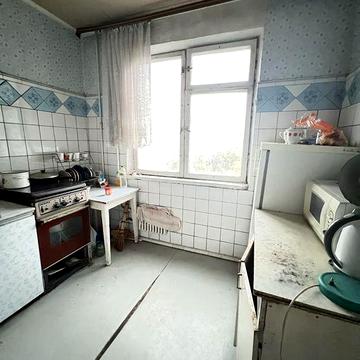 Продам 4к возле метро Геооев Труда