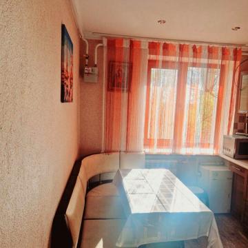 Продам 2х ком. квартиру + гараж