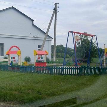 Будинок та земельна ділянка
