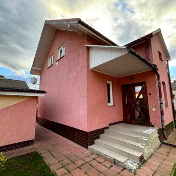 Продається двоповерховий будинок у самому центрі міста Мостиська