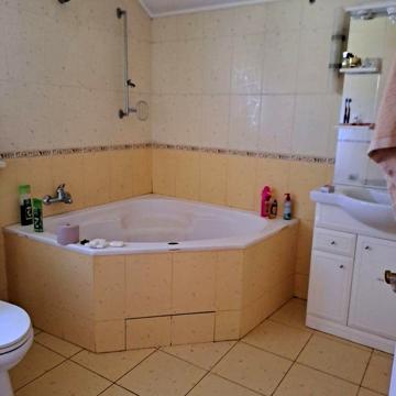 Продам добротний будинок із бізнесом