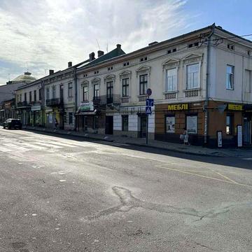3-кімнатна в центрі Коломиї на вул. Грушевського