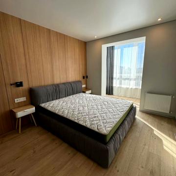 Домбровського вул., 75
