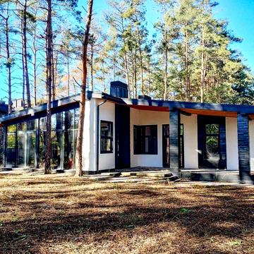Котедж посеред лісу на території охороняємого ЖК Desna Residence