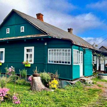 Продається будинок з господарськими будівлями та присадиб. ділянками