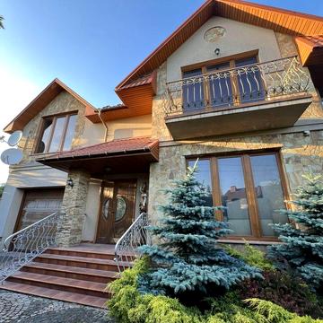 Будинок в районі «Новий двір» 10 соток. Зручна локація.