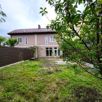 Дуплекс, центральна частина, все  в пішому доступі