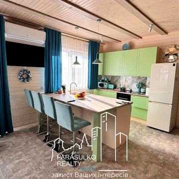 Продам затишний будиночок за містом з шикарними виглядами