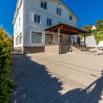 Лауреатська вул., 8