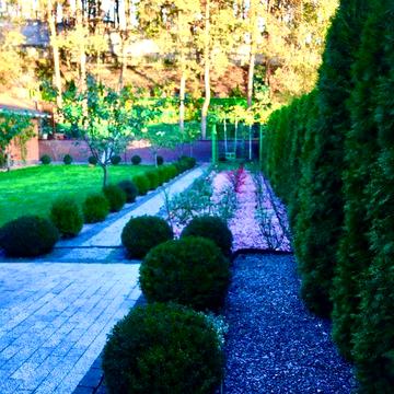 Будинок поруч ліс,озера,Канадське містечко,закрита територія,охорона