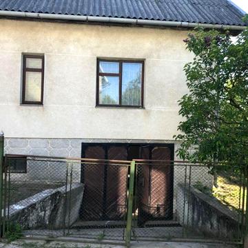 Продаю приміський будинок