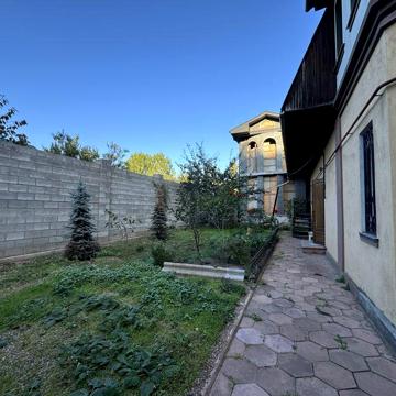 Продажа двух добротных домов на одном участке в Лесках