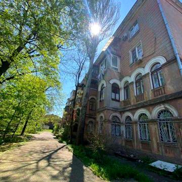 Простора 3-кімнатна квартира на вул. Степова з парковою зоною!