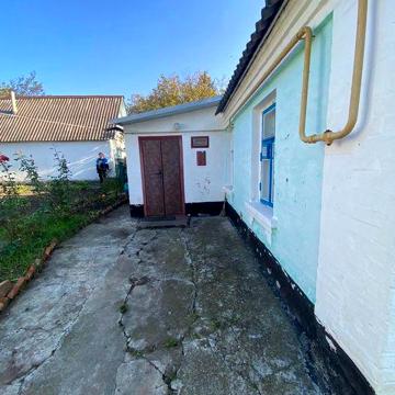 Продам частину будинку з територією