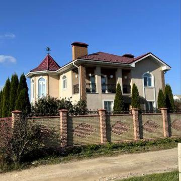 Дом с ремонтом мебелю и техниеой. Газовое отопление. 5 спален.