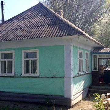 Будинок в малесенькому селі Кам-под. району