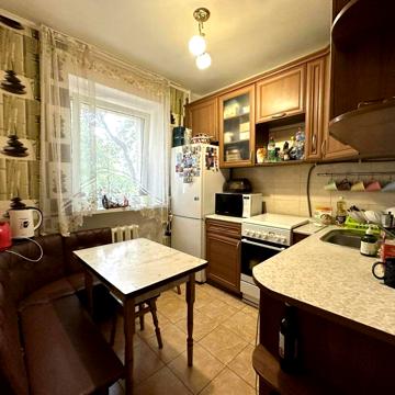 Продаж 2 кім на Соборній