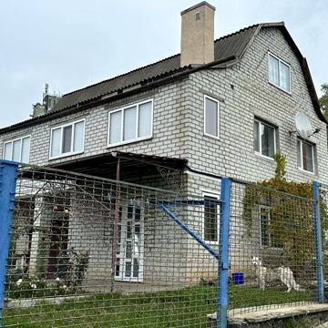 Двоповерховий будинок в місті Тальне