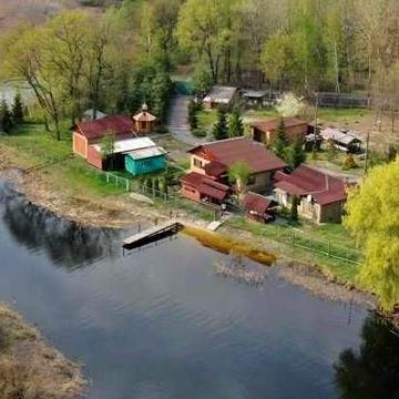 Продаж заміського домоволодіння на березі Дніпра.