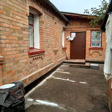 Продаю ділянку з будинком