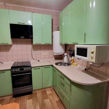 Продам 3 комнатную с холом, 4 мкр., alm