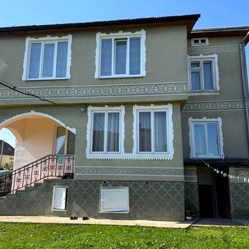 Продаж великого будинку в с. Раневичі, лише 3 км. до Дрогобича!
