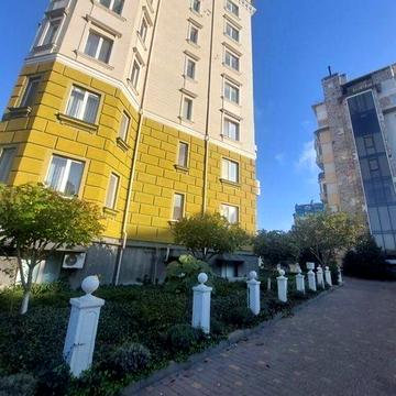 Терміново! Продам трьохкімнатну квартиру в будинку преміум класу