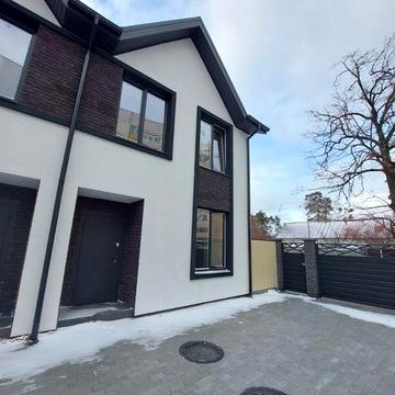 Кутовий таунхаус в центрі Ірпіня