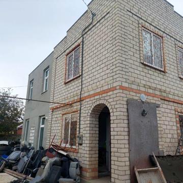 Продам двух этажный дом пгт Великодалинском