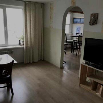 Продаж 3 кімн. по вул. Тичини 20 а., метро Лівобережна. Без %