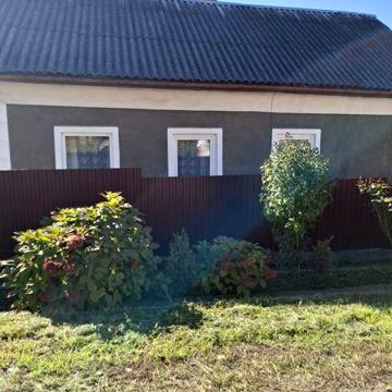 Будинок з приватизованою ділянкою. Центр.
